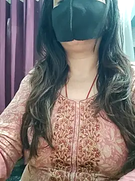 Snapshot of Aishwaryaa_69 chatting on May 5, 2026, 2:19 am Aishwaryaa 69 online show from May 5, 2026, 2:19 am