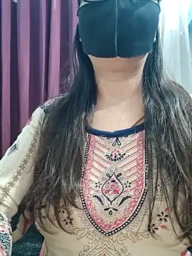Snapshot of Aishwaryaa_69 chatting on May 18, 2026, 2:29 am Aishwaryaa 69 online show from May 18, 2026, 2:29 am