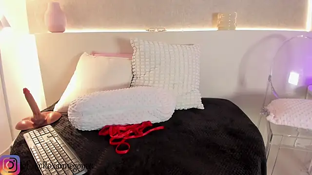 roxannegomez online show from March 28, 2026, 12:38 pm