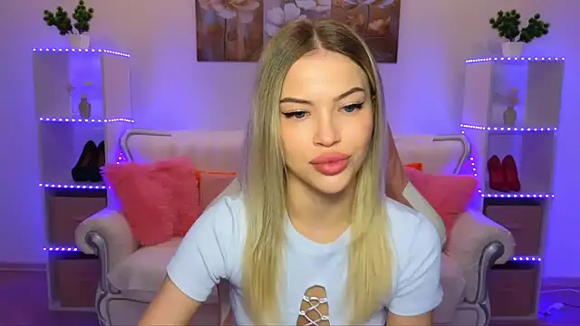 EmmyMills online show from November 7, 2025, 11:38 pm