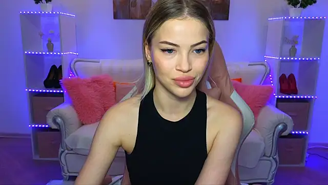 EmmyMills online show from November 9, 2025, 10:19 pm