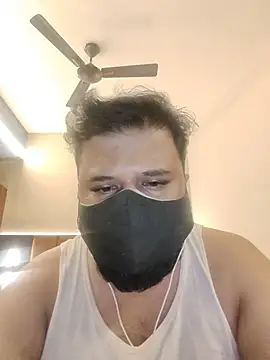 Hunk-Hand6 online show from November 10, 2025, 5:56 pm