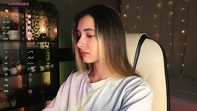 DarlaLike online show from November 16, 2025, 3:45 am