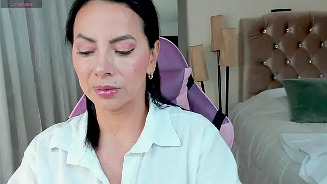 veronika naughty online show from September 25, 2025, 2:21 pm