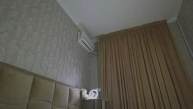 heyheyneko online show from April 6, 2026, 9:43 am