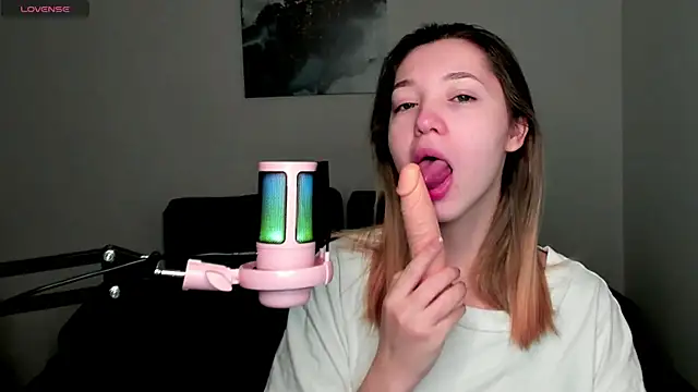 MiaThaine online show from January 15, 2025, 1:34 am