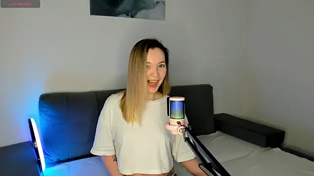 MiaThaine online show from February 16, 2025, 12:41 am