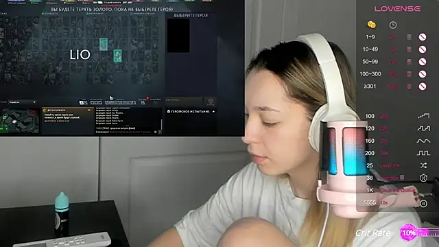 MiaThaine online show from February 19, 2025, 7:16 pm