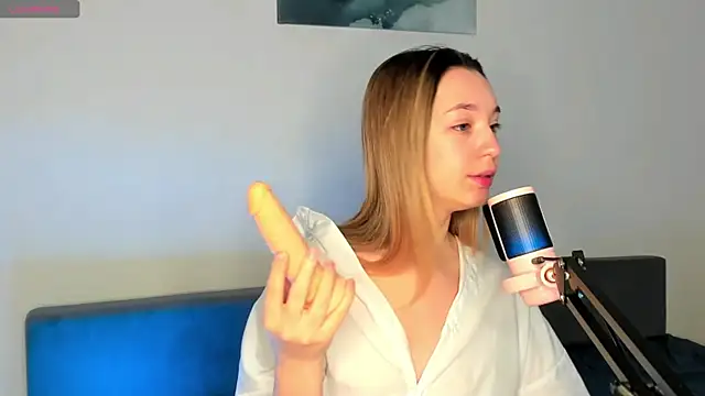 MiaThaine online show from February 28, 2025, 1:58 am