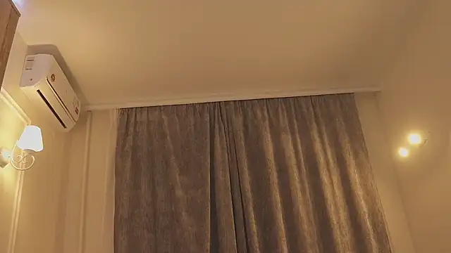 Snapshot of MiaThaine chatting on February 5, 2026, 3:27 pm MiaThaine online show from February 5, 2026, 3:27 pm