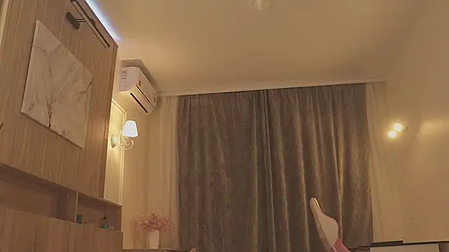 Snapshot of MiaThaine chatting on February 27, 2026, 3:28 am MiaThaine online show from February 27, 2026, 3:28 am