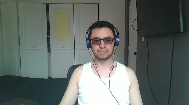 Snapshot of Diptongo chatting on December 23, 2024, 4:17 pm Diptongo online show from December 23, 2024, 4:17 pm