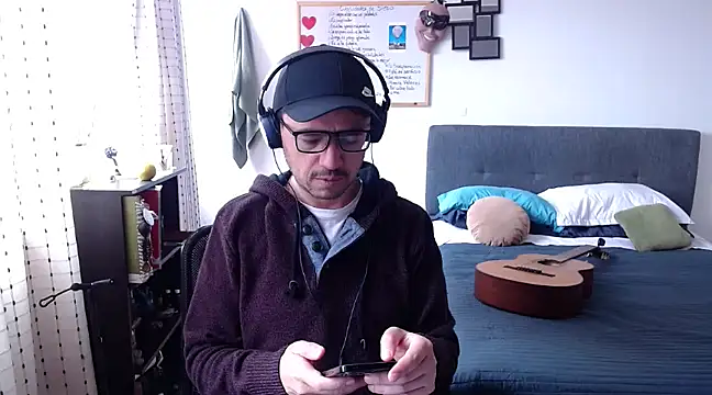 Snapshot of Diptongo chatting on March 16, 2025, 3:06 pm Diptongo online show from March 16, 2025, 3:06 pm