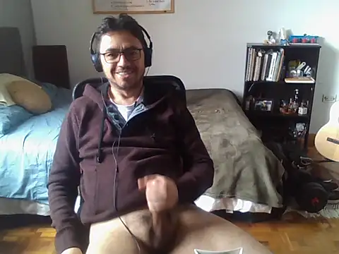 Snapshot of Diptongo chatting on October 26, 2025, 5:41 pm Diptongo online show from October 26, 2025, 5:41 pm