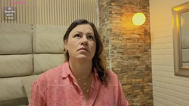 charlotte  G online show from November 13, 2025, 9:19 am