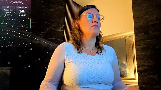 charlotte  G online show from November 16, 2025, 12:11 pm