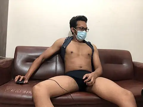 Snapshot of Zeuhorny chatting on October 7, 2025, 4:37 pm Zeuhorny online show from October 7, 2025, 4:37 pm