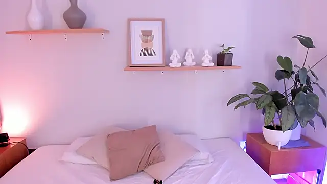 Scarlett Morgan  online show from March 11, 2025, 7:47 pm