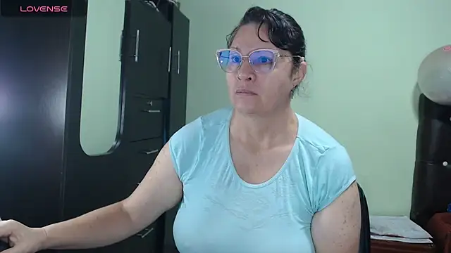 Snapshot of hairyglad69 chatting on February 19, 2025, 1:50 pm hairyglad69 online show from February 19, 2025, 1:50 pm