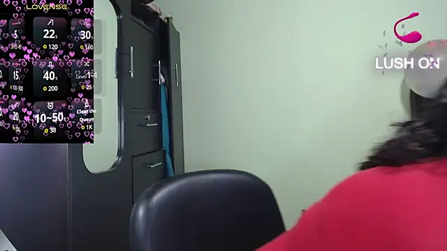 Snapshot of hairyglad69 chatting on October 6, 2025, 1:41 pm hairyglad69 online show from October 6, 2025, 1:41 pm