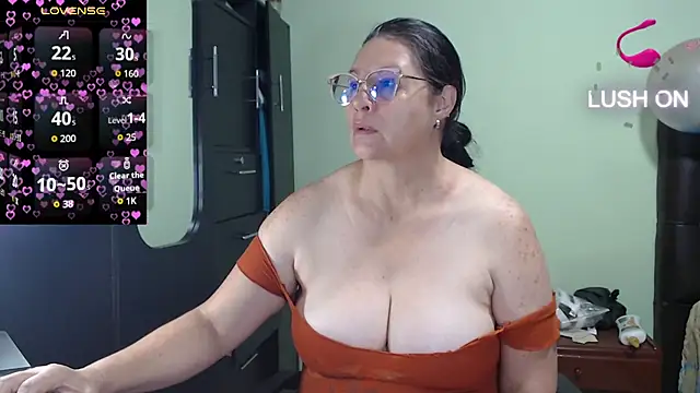 Snapshot of hairyglad69 chatting on October 24, 2025, 1:29 pm hairyglad69 online show from October 24, 2025, 1:29 pm