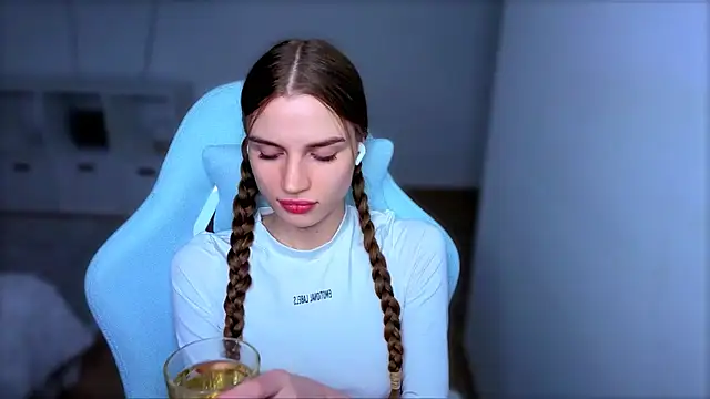 StellaLawless online show from September 23, 2025, 9:07 pm