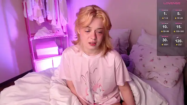 Snapshot of KatieMelone chatting on November 11, 2025, 1:49 am KatieMelone online show from November 11, 2025, 1:49 am