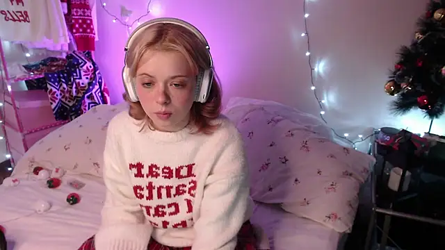 Snapshot of KatieMelone chatting on December 14, 2025, 11:31 pm KatieMelone online show from December 14, 2025, 11:31 pm