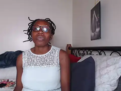 Snapshot of Sweet_Bear chatting on February 23, 2025, 4:35 pm Sweet Bear online show from February 23, 2025, 4:35 pm