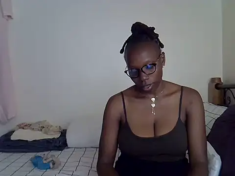 Snapshot of Sweet_Bear chatting on March 10, 2025, 6:56 pm Sweet Bear online show from March 10, 2025, 6:56 pm