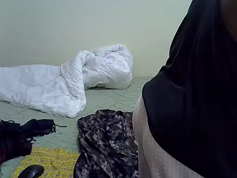 Snapshot of Sweet_Bear chatting on December 5, 2025, 6:59 pm Sweet Bear online show from December 5, 2025, 6:59 pm