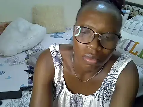 Snapshot of Sweet_Bear chatting on April 12, 2026, 5:07 pm Sweet Bear online show from April 12, 2026, 5:07 pm