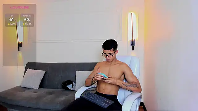 Snapshot of Paradise_boy_s chatting on November 12, 2025, 9:47 pm Paradise boy s online show from November 12, 2025, 9:47 pm