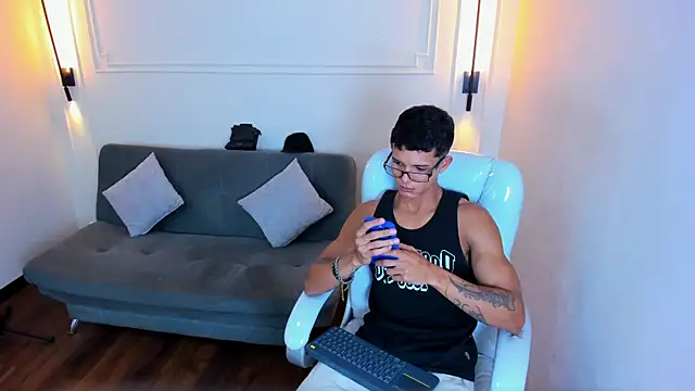 Snapshot of Paradise_boy_s chatting on December 22, 2025, 4:48 pm Paradise boy s online show from December 22, 2025, 4:48 pm