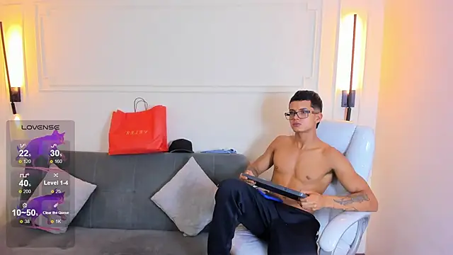 Snapshot of Paradise_boy_s chatting on January 10, 2026, 7:37 pm Paradise boy s online show from January 10, 2026, 7:37 pm