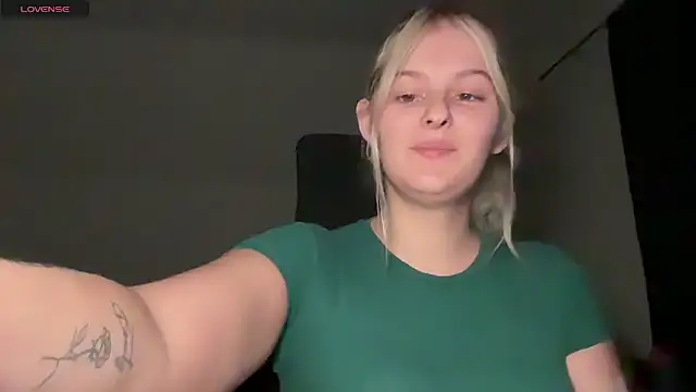 Snapshot of Allylove03 chatting on September 19, 2025, 6:08 pm Allylove03 online show from September 19, 2025, 6:08 pm