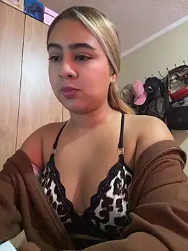 Snapshot of Miabonnett_ chatting on May 11, 2026, 2:56 pm Miabonnett online show from May 11, 2026, 2:56 pm