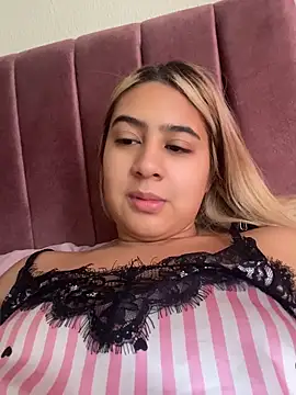 Snapshot of Miabonnett_ chatting on May 14, 2026, 11:50 am Miabonnett online show from May 14, 2026, 11:50 am
