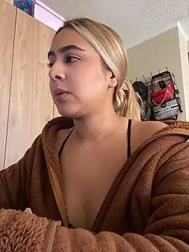 Snapshot of Miabonnett_ chatting on June 1, 2026, 2:52 pm Miabonnett online show from June 1, 2026, 2:52 pm