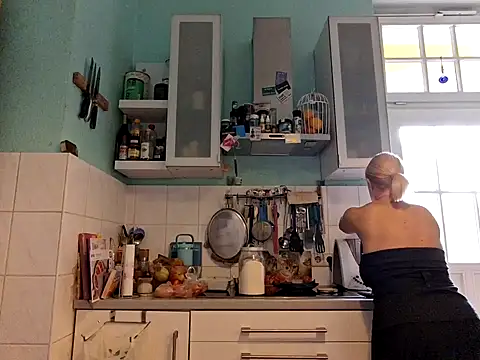 FrauleinSchmitt online show from October 6, 2025, 11:18 am