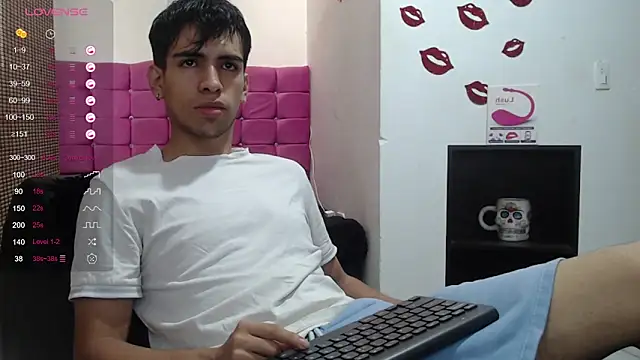 Snapshot of zack_thunder chatting on December 22, 2024, 12:27 pm zack thunder online show from December 22, 2024, 12:27 pm