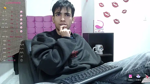 Snapshot of zack_thunder chatting on December 28, 2024, 12:35 pm zack thunder online show from December 28, 2024, 12:35 pm