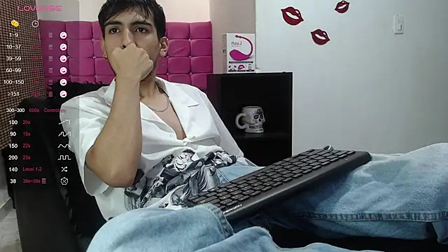 Snapshot of zack_thunder chatting on January 4, 2025, 12:27 pm zack thunder online show from January 4, 2025, 12:27 pm