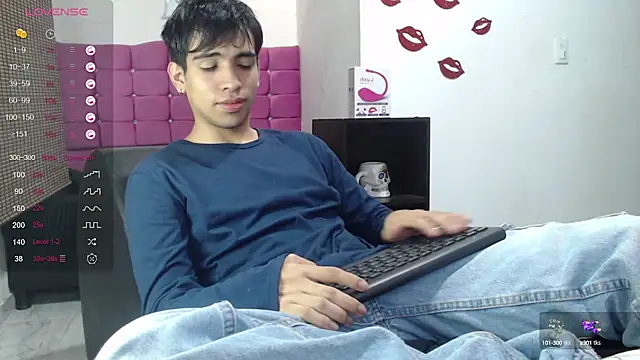 Snapshot of zack_thunder chatting on January 10, 2025, 12:26 pm zack thunder online show from January 10, 2025, 12:26 pm