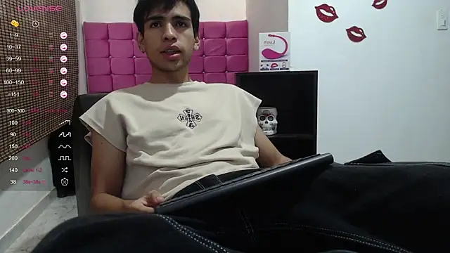 Snapshot of zack_thunder chatting on January 21, 2025, 12:18 pm zack thunder online show from January 21, 2025, 12:18 pm