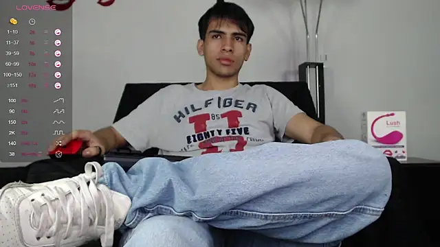 Snapshot of zack_thunder chatting on February 25, 2025, 11:52 am zack thunder online show from February 25, 2025, 11:52 am
