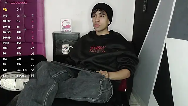 Snapshot of zack_thunder chatting on September 30, 2025, 12:32 pm zack thunder online show from September 30, 2025, 12:32 pm