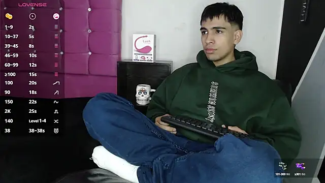 Snapshot of zack_thunder chatting on October 1, 2025, 12:33 pm zack thunder online show from October 1, 2025, 12:33 pm