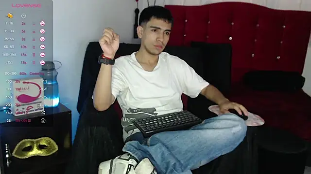 Snapshot of zack_thunder chatting on October 5, 2025, 1:20 pm zack thunder online show from October 5, 2025, 1:20 pm