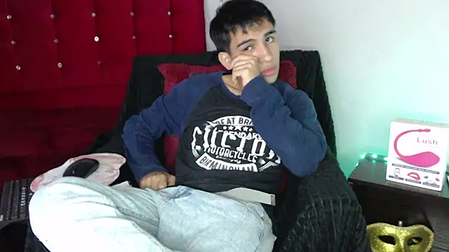 Snapshot of zack_thunder chatting on October 23, 2025, 1:10 pm zack thunder online show from October 23, 2025, 1:10 pm